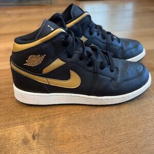 Nike Air Jordan 1 Mid Black Gold White Youth 6.5Y Women 8 DQ8423-071